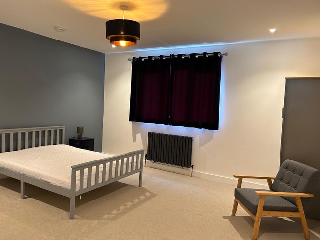 Luxury large Queen-size en-suite room &pound;850 Main Photo