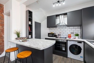 Brand New 2 Bed 2 Bath - Near the Uni - Bills Inc Main Photo