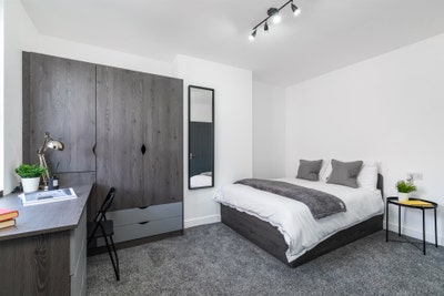 Ensuite Room Available December - Bills Included Main Photo