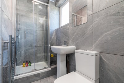 Brand New Ensuite Rooms in Hyde Park - Bills Inc Main Photo