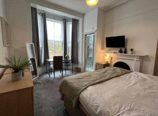 🌺🌺 Very Large Double Room - Close City Centre ✅  Main Photo