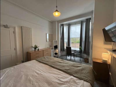 🌺🌺 Very Large Double Room - Close City Centre ✅  Main Photo