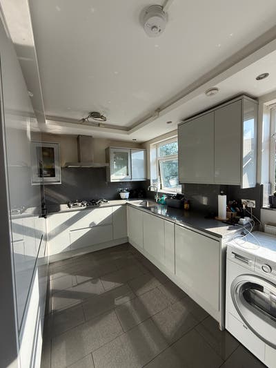 🏡✨ Spacious Whole House to Let in Redbridge  Main Photo