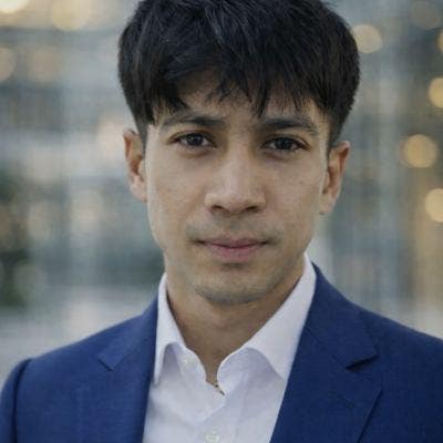 Young professional looking for a room share Main Photo