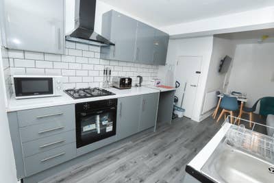 Newly Refurbished  House Share! BILLS & WI-FI INC! Main Photo