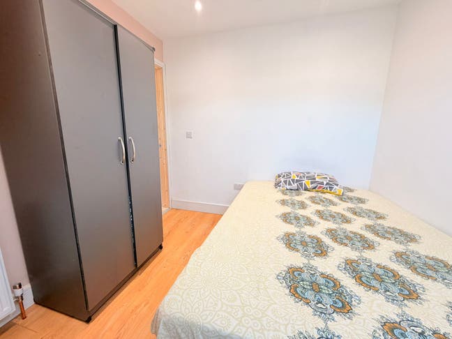 Room to Let in North Harrow Main Photo