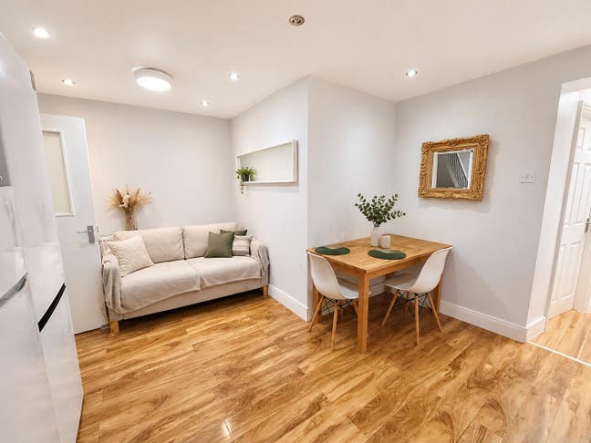 **Beautiful Double in 🏠 Next to Stratford Tube**  Main Photo