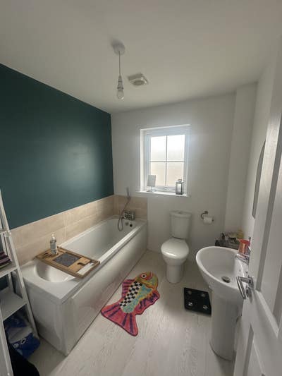 North Belfast Room Main Photo