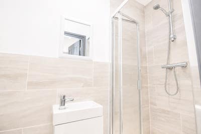 1 Double En Suite Room Available in L20! Main Photo