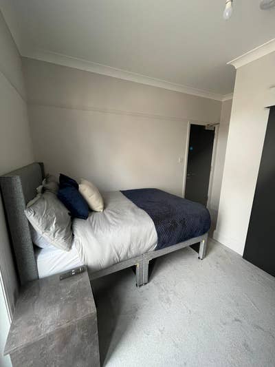 En-Suited Double Room in Ideal Location Main Photo