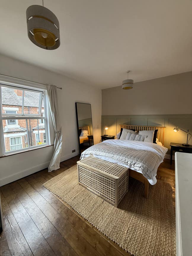 Stylish Double Room in Character Home Main Photo