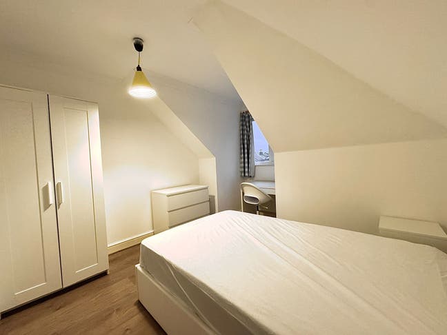 Very Nice Room at South Wimbledon St Main Photo