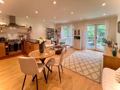Stunning 2 Bedroom Garden Apartment! Main Photo