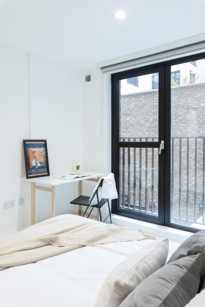 Brend New Studio in Canary Wharf Area- Book a View Main Photo