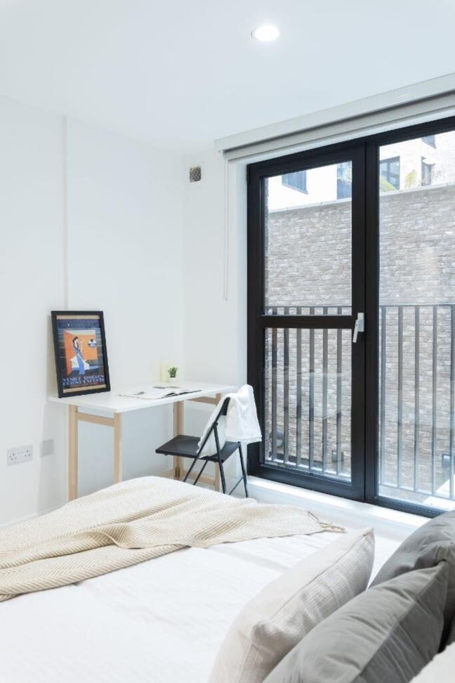Brend New Studio in Canary Wharf Area- Book a View Main Photo