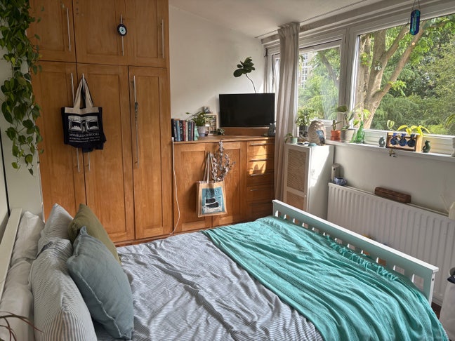Large Double Room  Main Photo