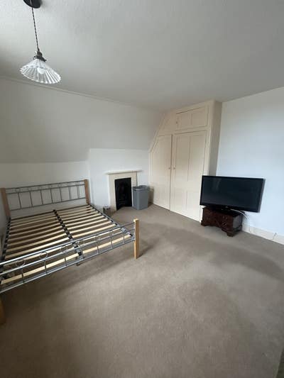 Room available in town centre  Main Photo