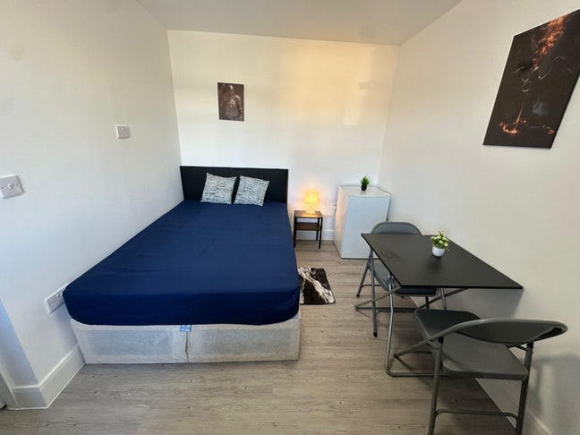 ✨ 🛏️ Ensuite Room to Let in Neasden Main Photo
