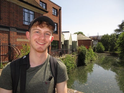 Student looking for a place to houseshare Main Photo