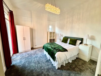 Double room with garden access in Willesden Green  Main Photo