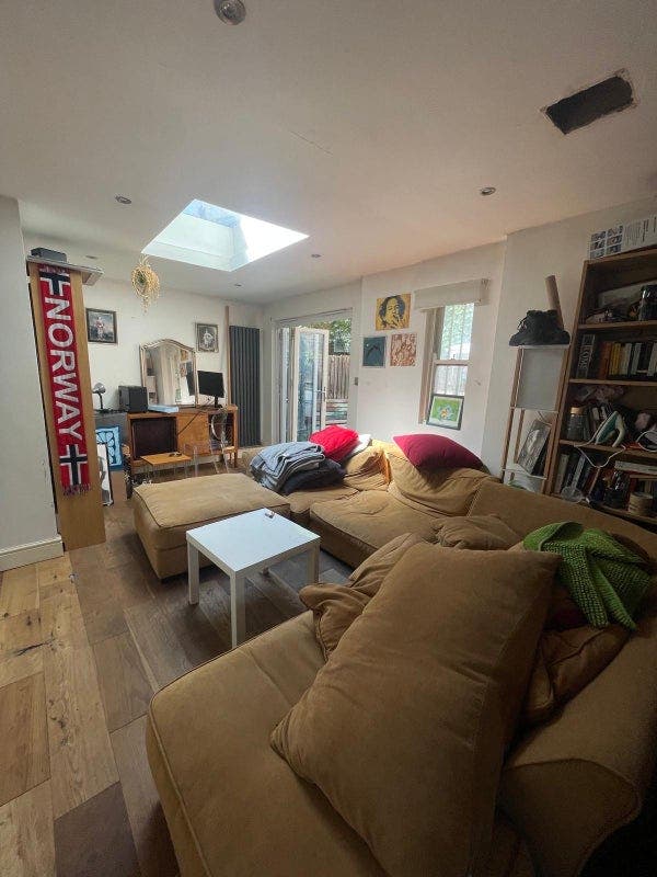Double room in trendy Shoreditch townhouse Main Photo
