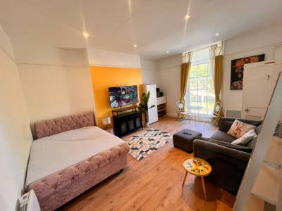 Rooms Available Bills Included Main Photo