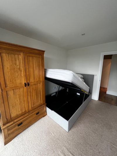 Cosy Bedroom with Ensuite  Main Photo