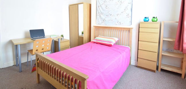 Double room in 3 bed house!  Main Photo