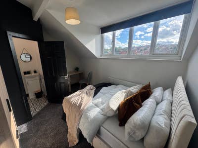 Recently Refurbished Ensuite Room in LS11! Main Photo