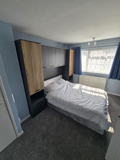 Large double room( bills included) Main Photo