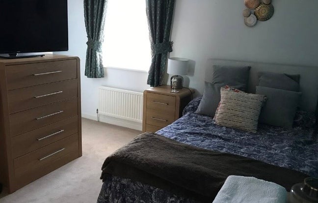 Room for rent, would suit those working in F1 Main Photo