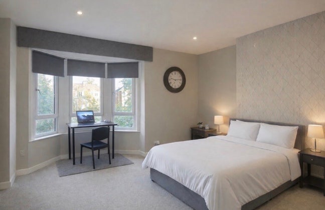 Double room Bills included Sept 1 ✅ Main Photo