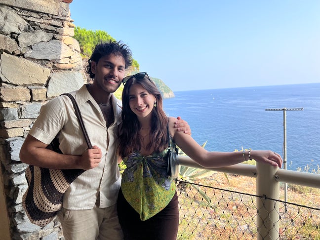 Couple looking for a flatmate  Main Photo