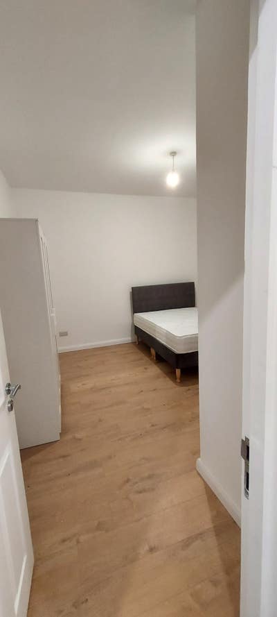 Extra Large Ensuite Room To Let Bangor City Centre Main Photo