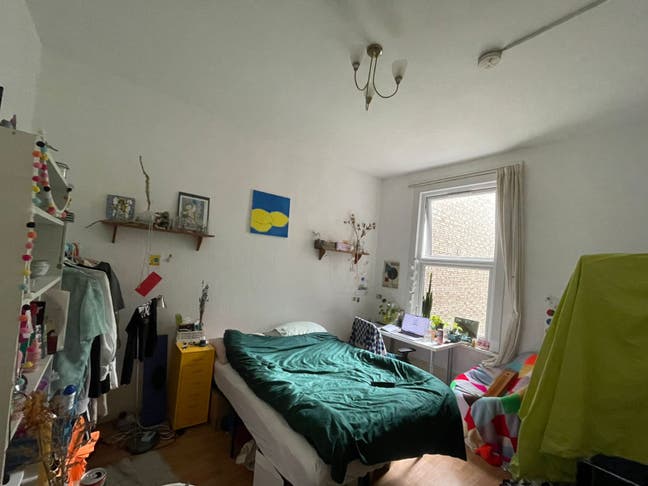 High ceiling double room by Rectory Rd Station Main Photo