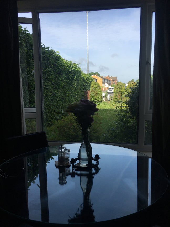 Double room with single bed and lots of storage Main Photo
