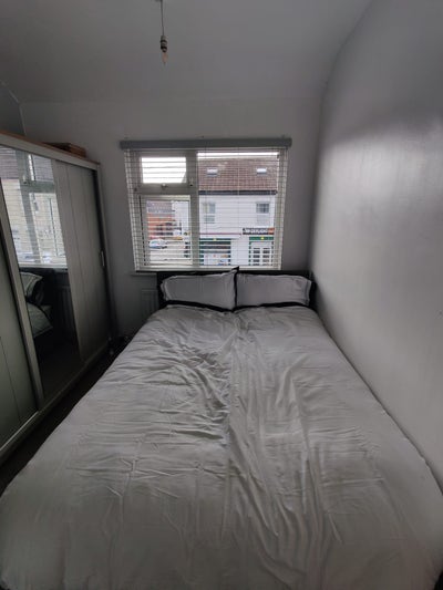 Bedroom for rent. Fully furnished  Main Photo