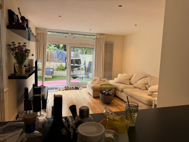 Short rent of my lovely room Main Photo