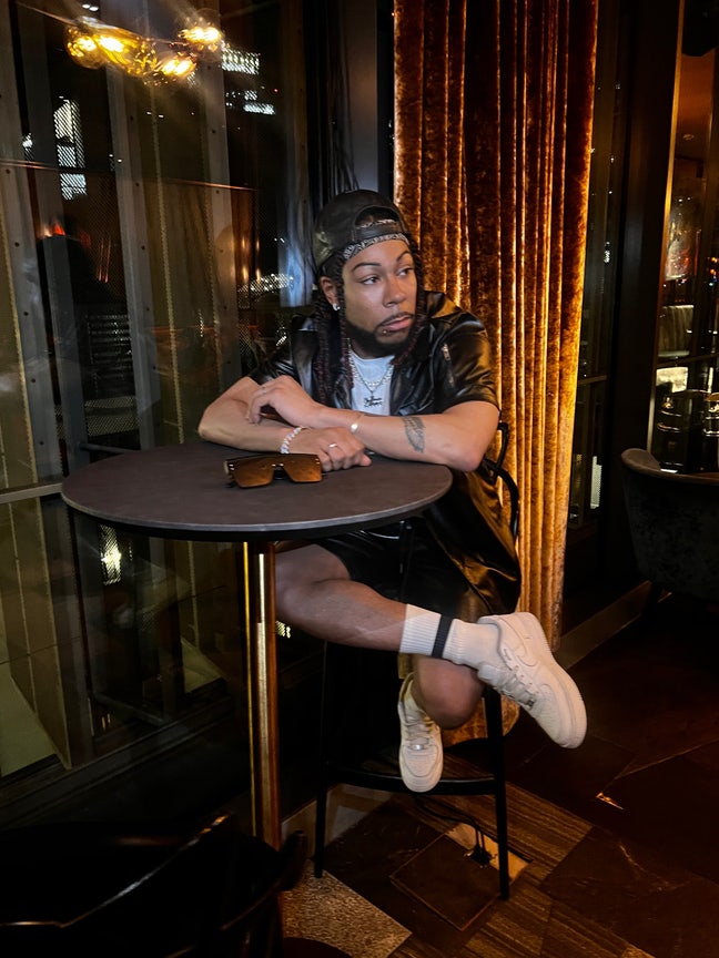 I am a professional male aged 32. I am lookin... Main Photo