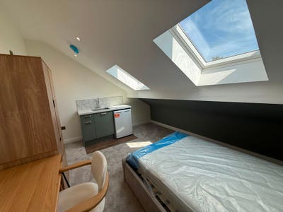 Ensuite, with Kitchenette, All Bills Incl in SK2 Main Photo