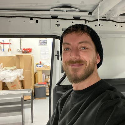 Professional Male seeks a double room Main Photo