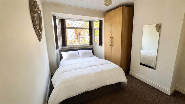 Double Bedroom Available-  Furnished, Bills inc Main Photo