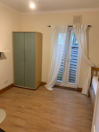 Furnished room in small friendly  House-share  Main Photo