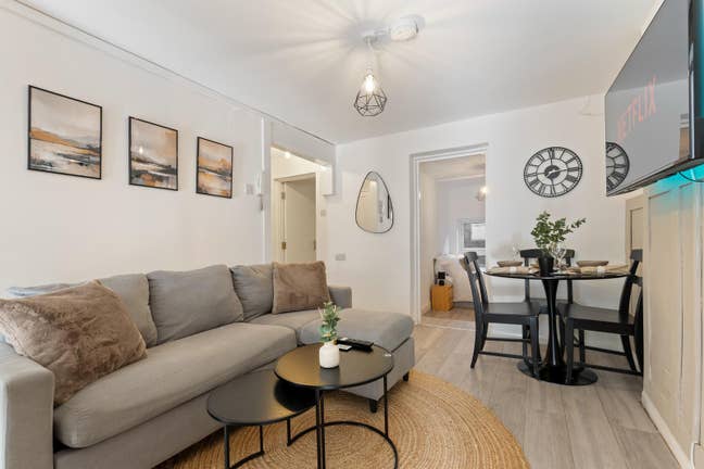 3 Bedroom Flat + Garden Available Now! Main Photo