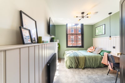 🍑 Studio w/ Ensuite 🍑 - Best Location Main Photo