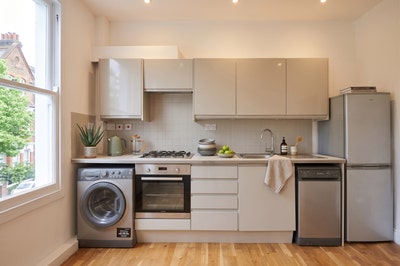 Spacious 1 bedroom first floor flat in N7 Main Photo