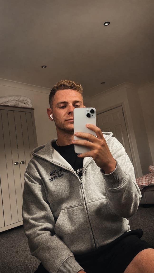 Professional Male seeks a double room Main Photo