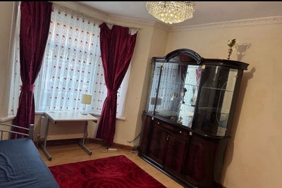 Double and master bedroom available NOW Main Photo