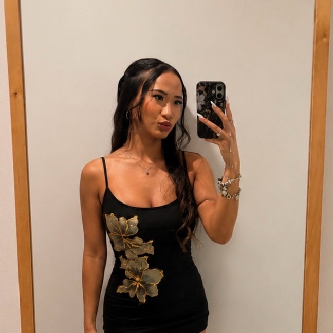 Female seeks a double room Main Photo