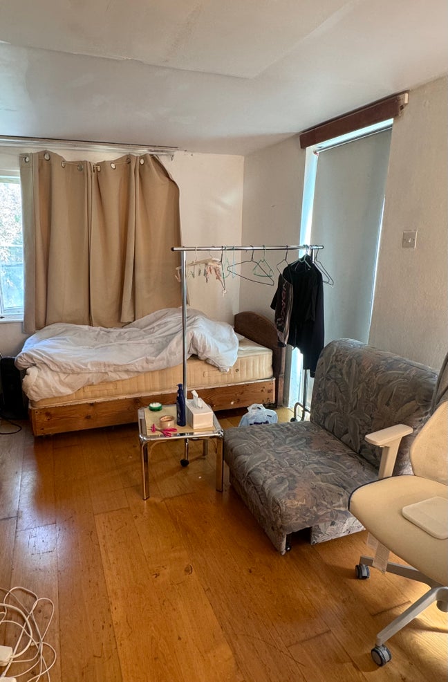 It’s a 5-minute walk from Arsenal station and a 15 Main Photo